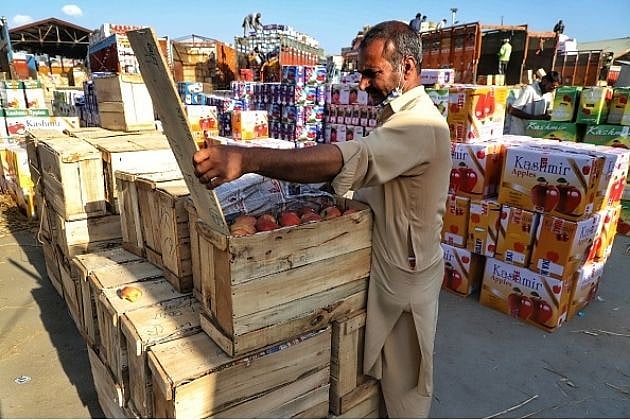 Why Iranian Apples Are Spoiling The Market For Kashmiri Apples