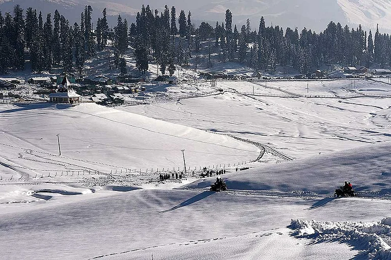 Heavy Snowfall Alert In Jammu & Kashmir - null