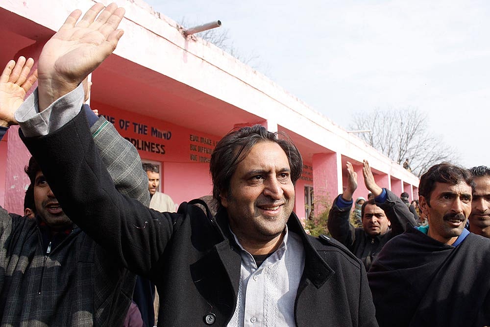 Lone Threat To Muftis And Abdullahs