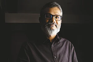 Chhichhora From IIT Stirs Bolly Pot