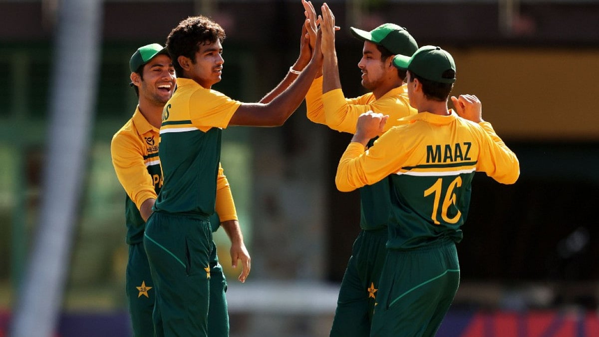 Pakistan players celebrate a fall of Bangladesh wicket in ICC U-19 Men's World Cup 2022.