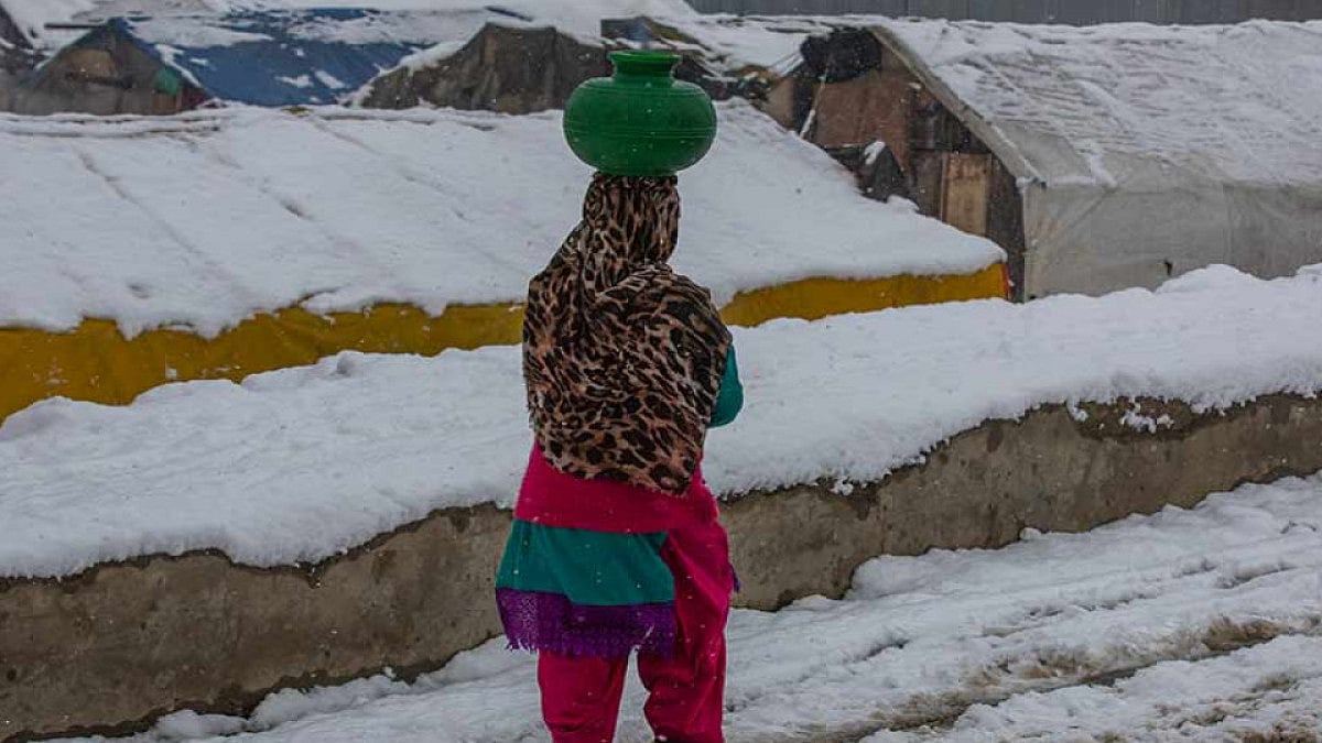 Kashmir Valley receives fresh snowfall