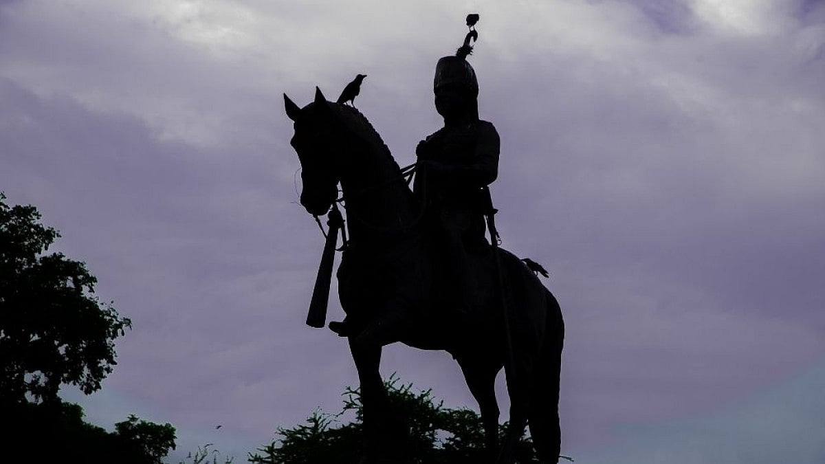Politics over statue in Bihar.