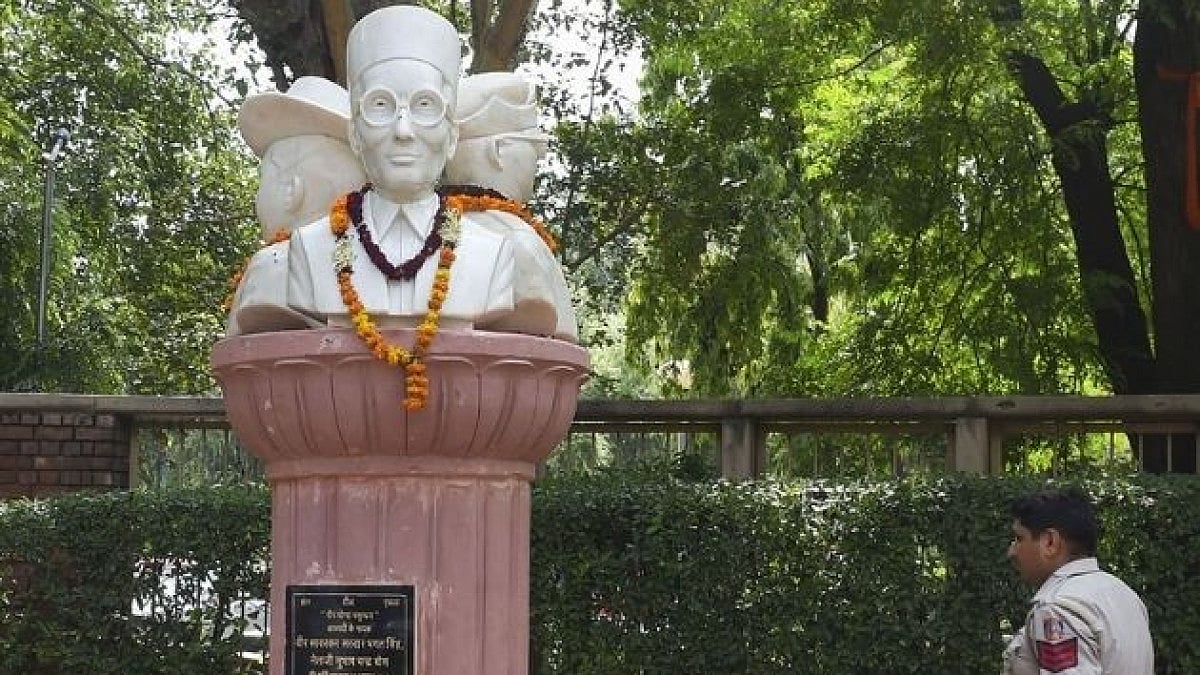 statues of Vinayak Damodar Savarkar, Subhash Chandra Bose and Bhagat Singh together