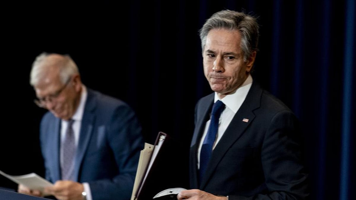 Secretary of State Antony Blinken, right.