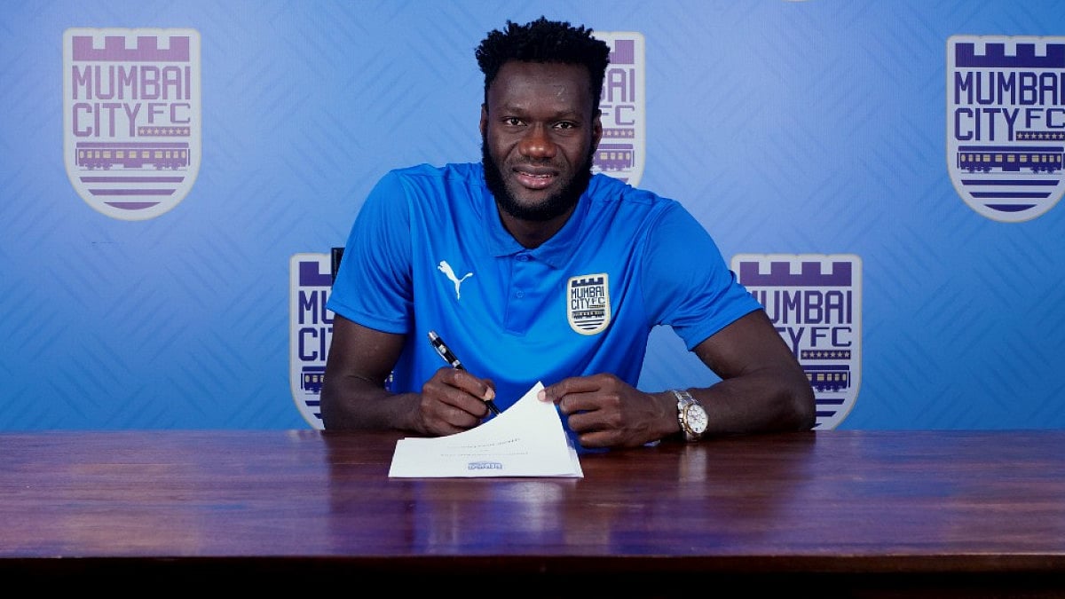Senegalese defender Mourtada Fall signs contract extension with Mumbai City FC. 