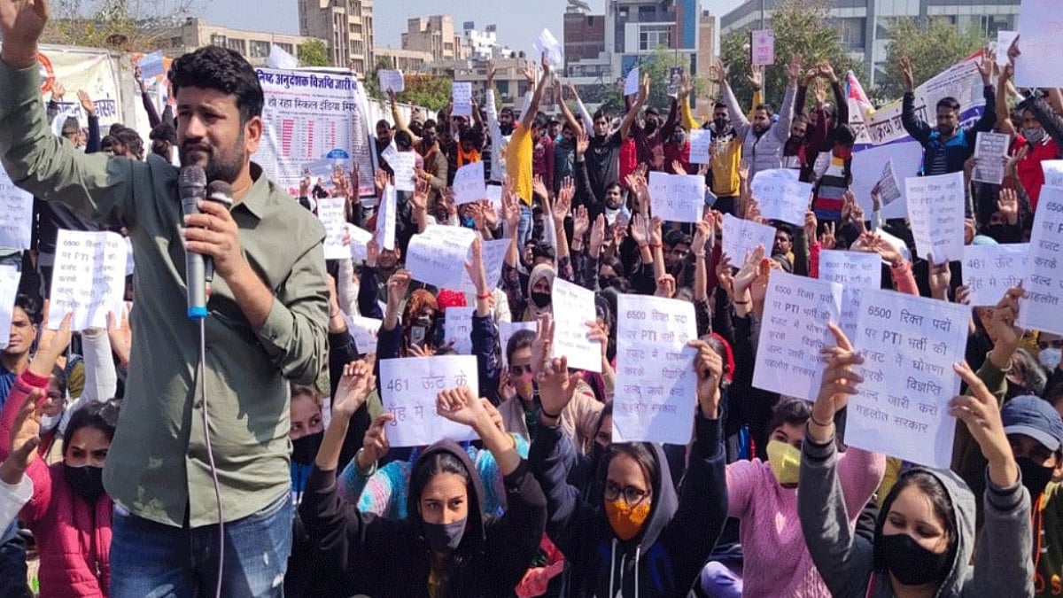 Protestors are demanding a CBI inquiry into the REET Paper Leak case
