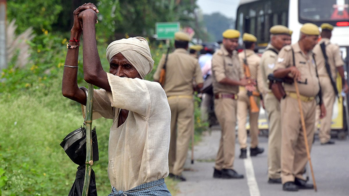 Lakhimpur Kheri local stands beside police 