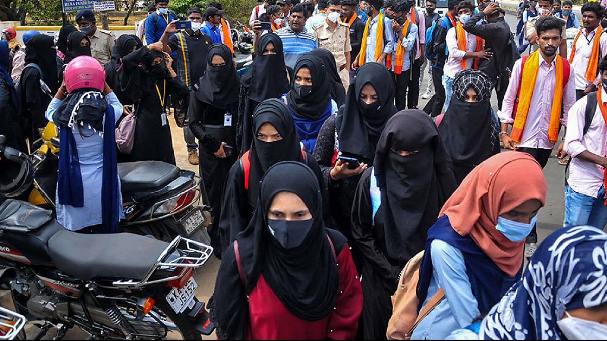 Muslim Students in Jaipur Protest After their college bars them from attending classes in 'Burqa and Hijab'