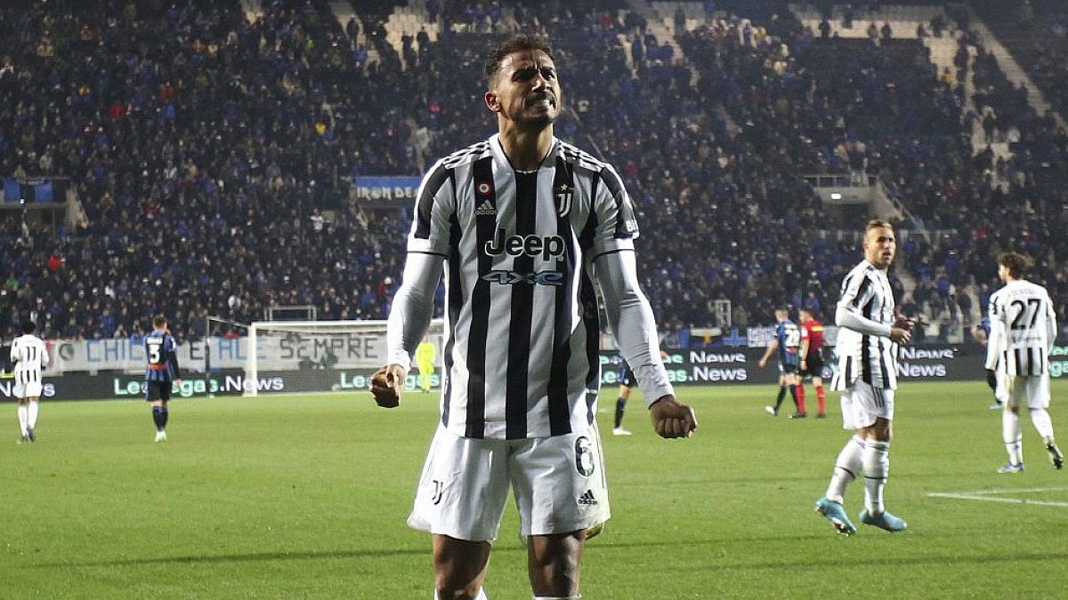 Juventus’ Danilo celebrates after scoring a goal during Serie A game against Atalanta on Sunday.