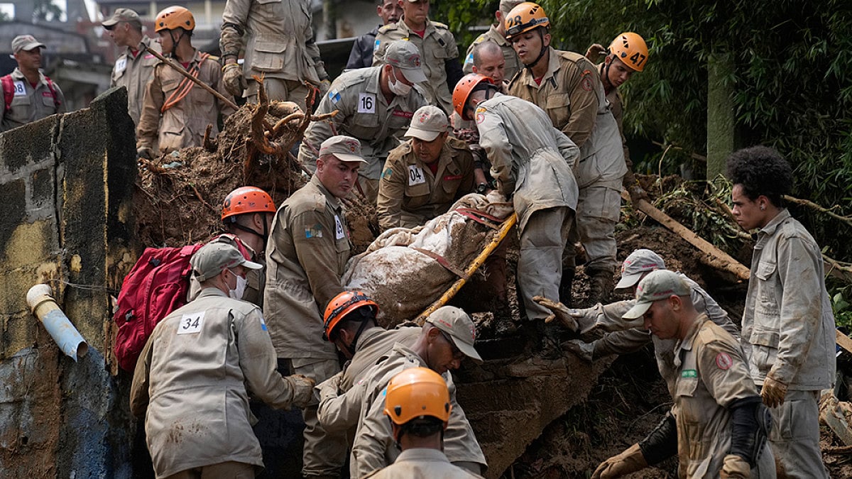 Brazil mudslide death toll is at 117, police say 116 missing
