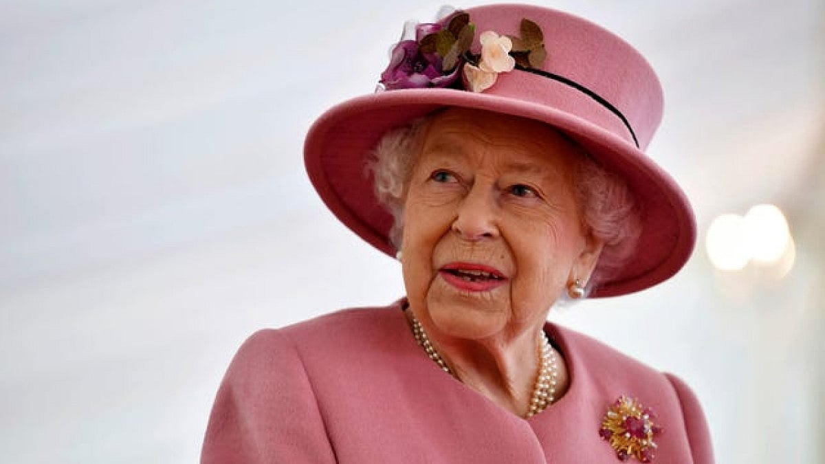 Britain’s Queen Elizabeth II Using ‘Queen Mobile’ To Roam Around Her Windsor Castle