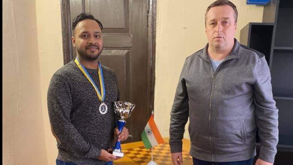 Anwesh Upadhyaya (L) is a 2017 national rapid chess champion.