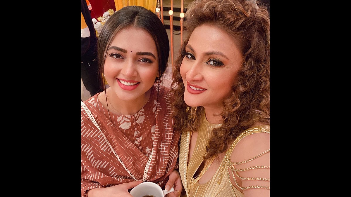 Urvashi Dholakia With Tejasswi Prakash On 'Naagin 6'