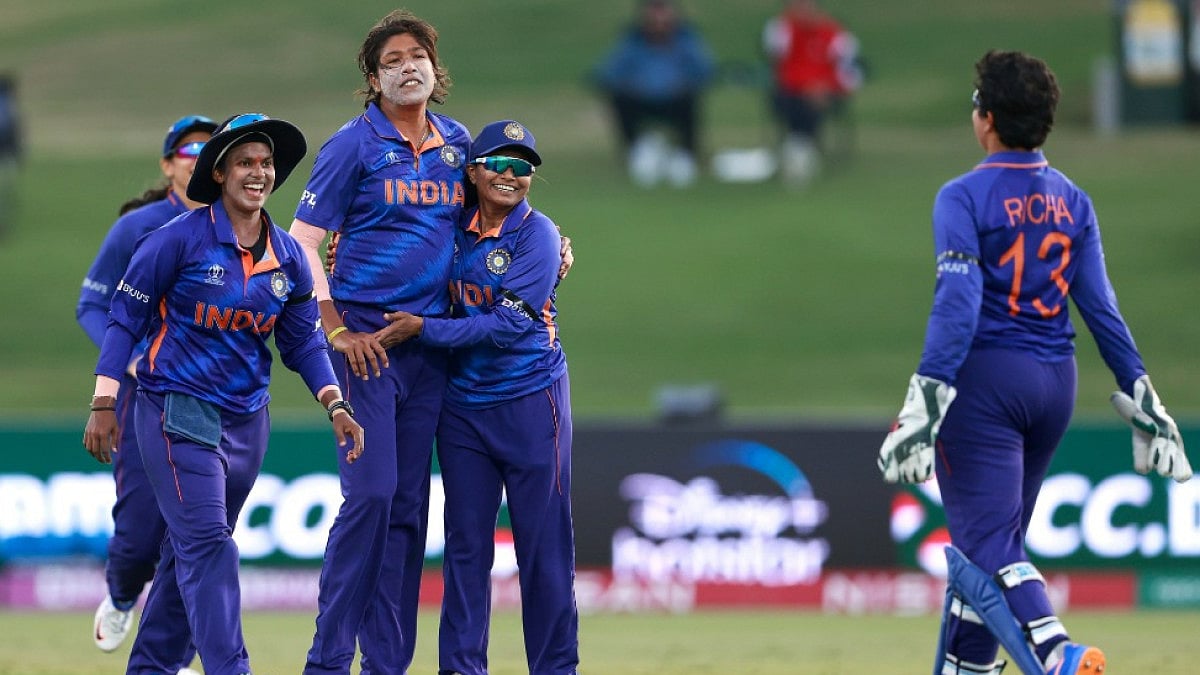 India bowlers celebrate the fall of a Pakistan wicket in ICC Women's World Cup 2022 on Sunday. 