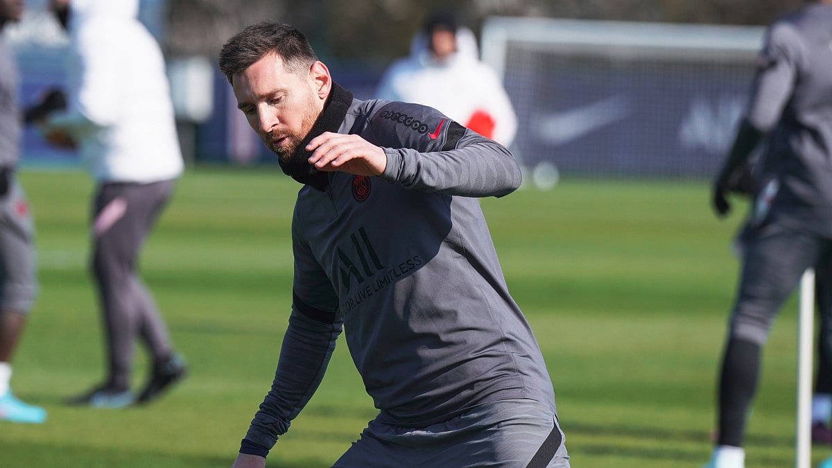 Lionel Messi has been named in Argentina squad for 2022 FIFA World Cup qualifiers in next two ties.