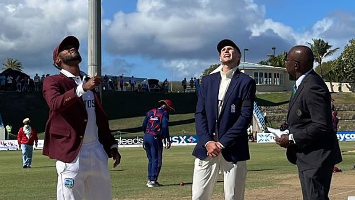 Captains Kraigg Brathwaite of West Indies and Joe Root of England at the toss.