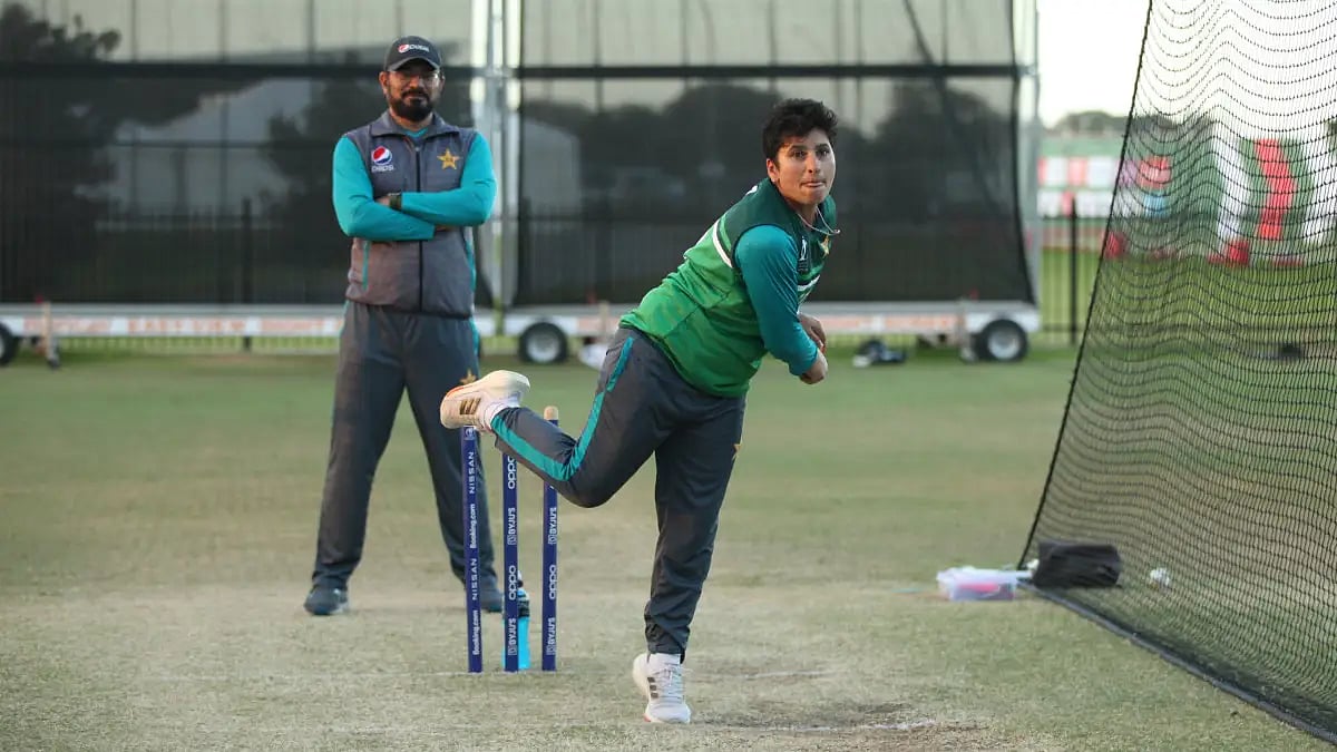 Nida Dar bowls at nets on the eve of the the game vs South Africa in ICC Women's World Cup 2022.