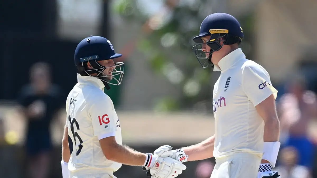 Joe Root and Zak Crawley during their unbeaten stand on Day 4.