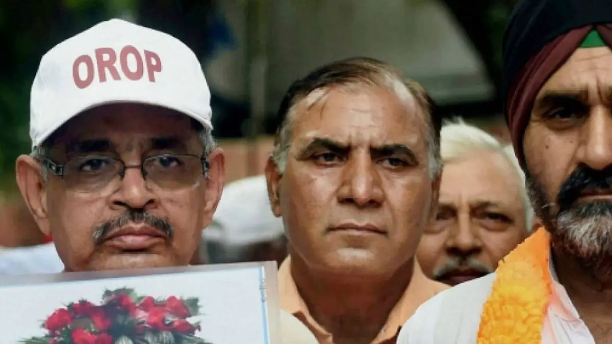 Ex-servicemen participating in OROP protests in Delhi's Jantar Mantar 