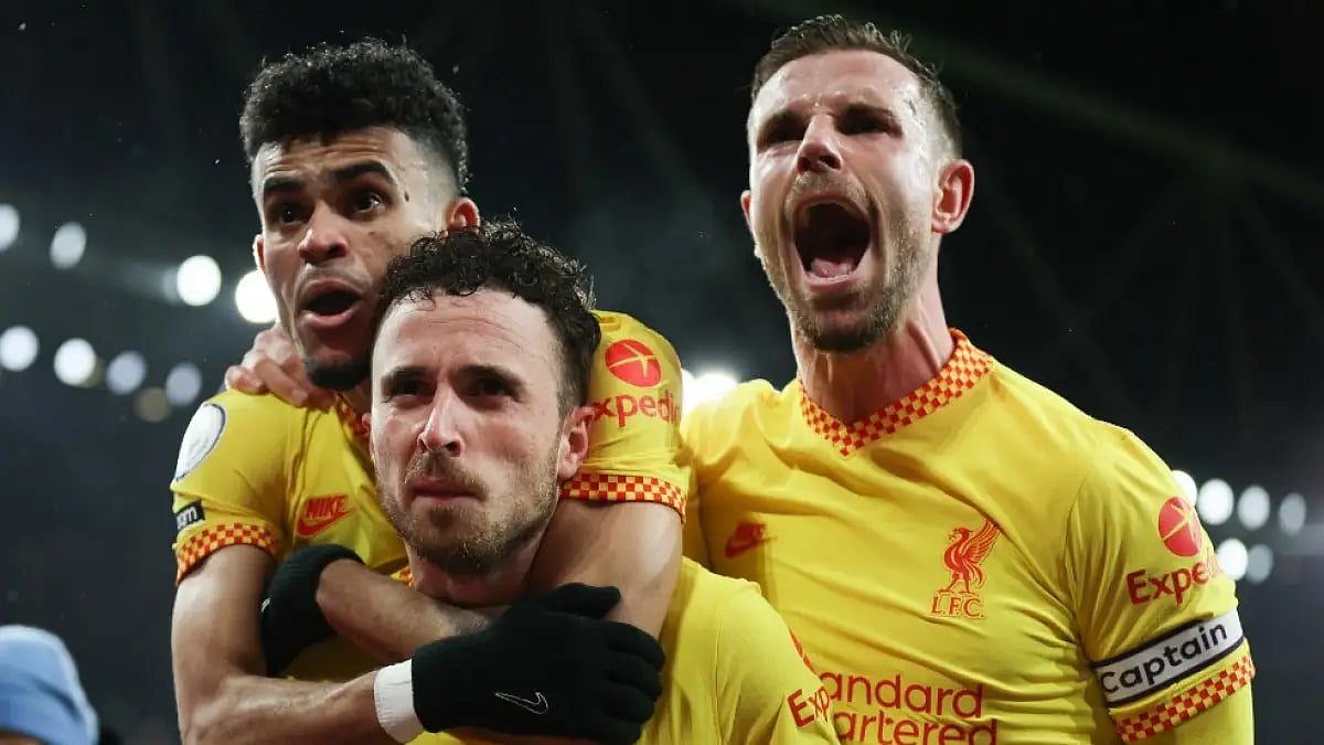 Liverpool players celebrate their victory against Arsenal in Premier League 2021-22.