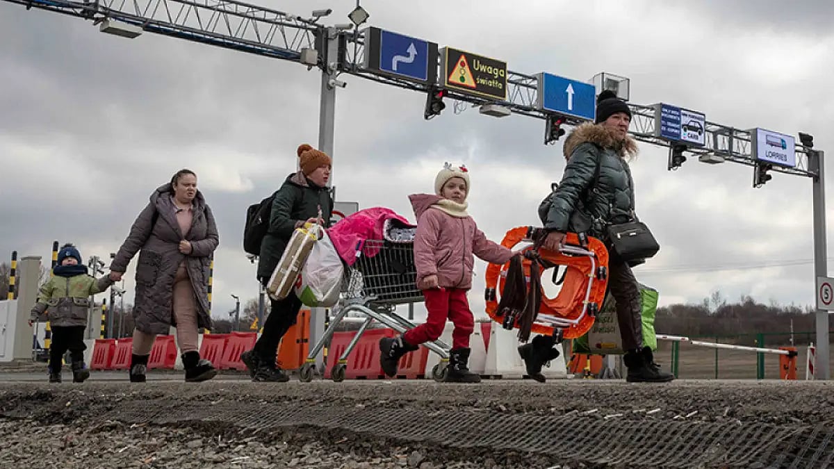 Representative image of people escaping the conflict in Ukraine
