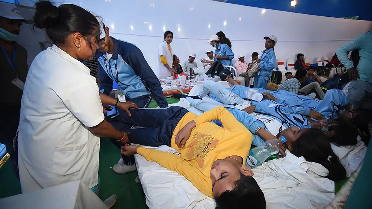 Girl dies of 'food poisoning' in Kerala, 18 hospitalised