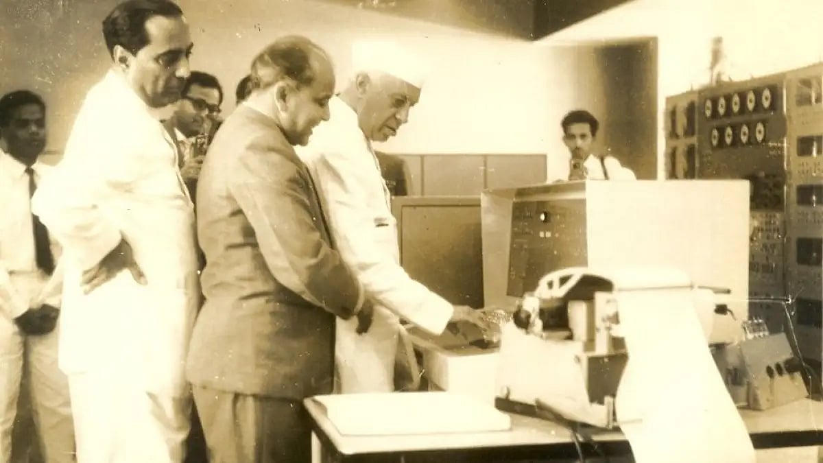 Professor M.S. Narasimhan demonstrating the first Indian digital computer to Nehru and Homi Bhabha.