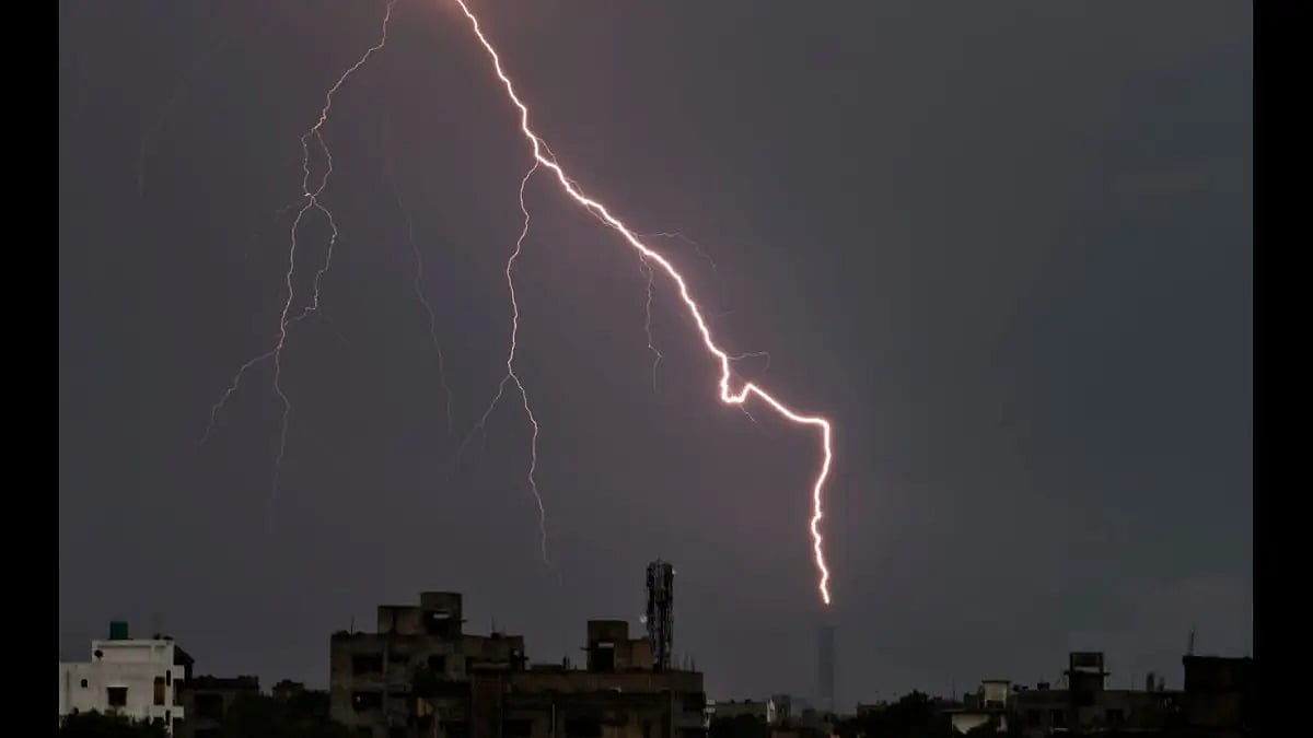 The image of the lightning strike on The 42, a highrise in Kolkata