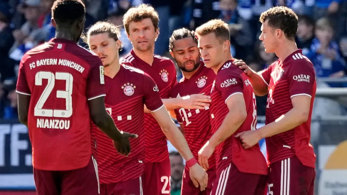 Bayern Munich players celebrate one of their goals against Arminia Bielefeld in Bundesliga 2021-22. 