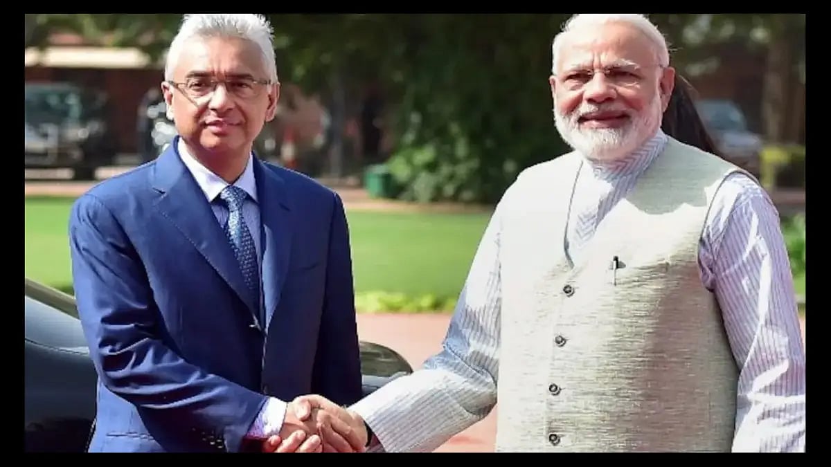 Prime Minister Narendra Modi with Mauritian PM Pravind Kumar Jugnauth 