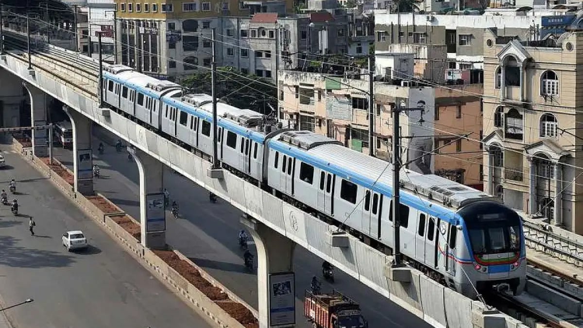Several Houses In Kolkata's Bowbazar Evacuated As Cracks Appear Amid Metro Construction