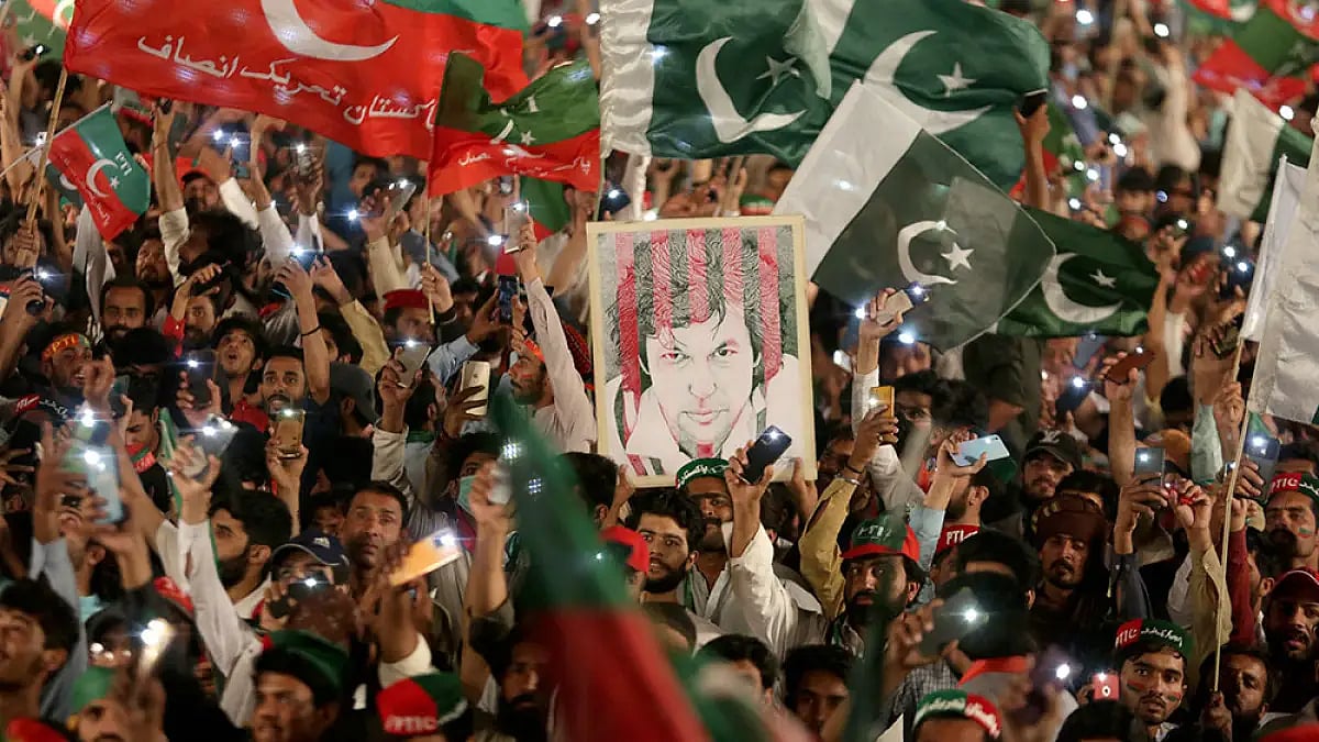 Supporters Of Imran Khans Pakistan Tehreek-e-Insaf Party Rally Against New Leardership
