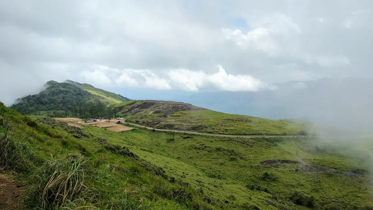 The rolling hills of Ponmudi 