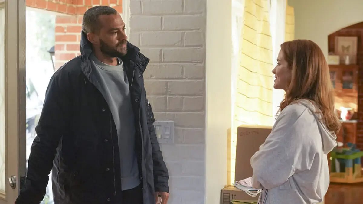 Jesse Williams and Sarah Drew in the show 'Grey's Anatomy'