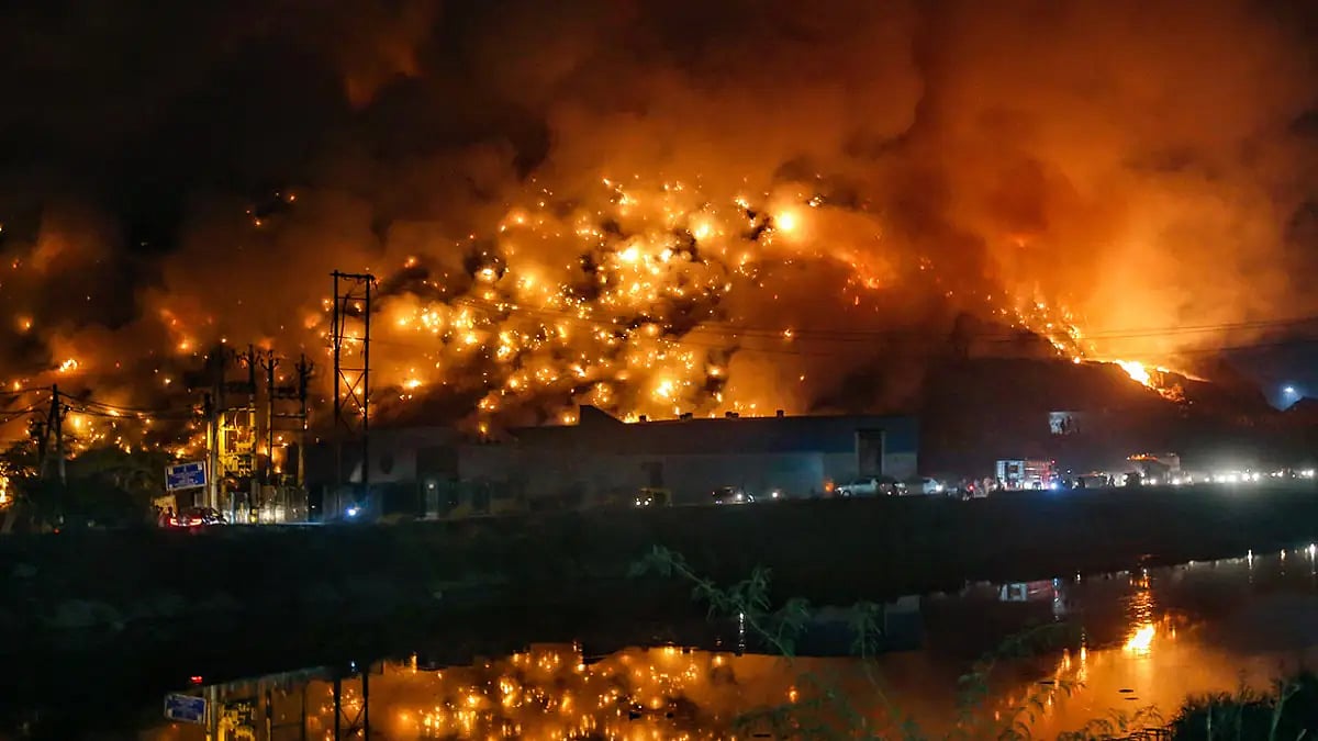 Delhi Bhalswa Landfill Fire | Residents' Health And Livelihood Hit As Fire Rages On For Sixth Day