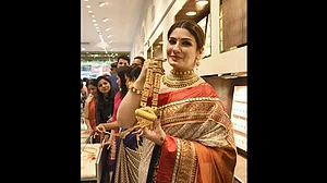 Raveena Tandon Reacts To Being Trolled As 'Less Sensible Than Sonam Kapoor' In Her Tweet Advocating Religious Tolerance