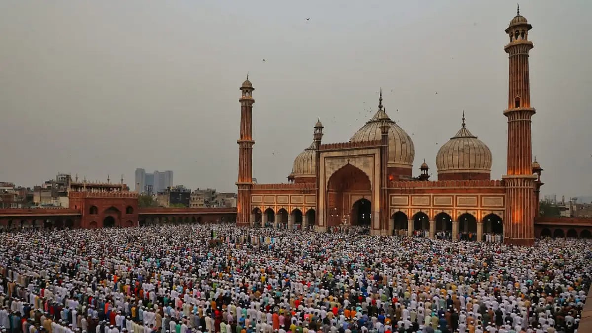 Why Muslims Celebrate Eid On Different Dates? - null