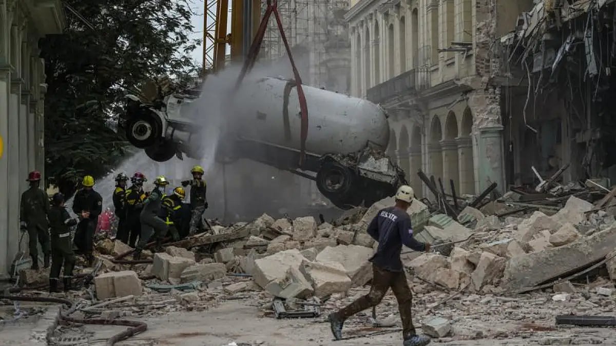  Explosion at luxury Havana hotel kills 22, injures dozens