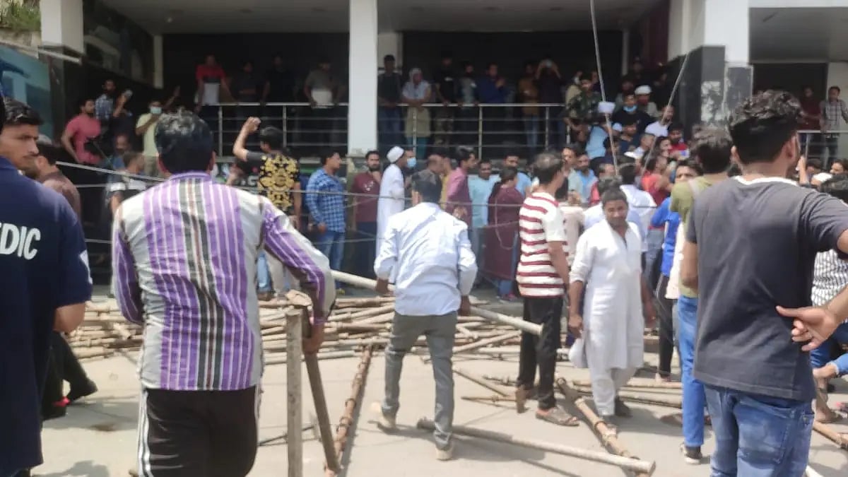 Shaheen Bagh locals demolishing illegal structures ahead of demolition drive