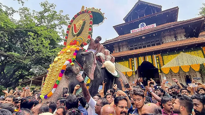 Iconic Thrissur Pooram Held In Full Grandeur, Messi Featured During Kudamattam