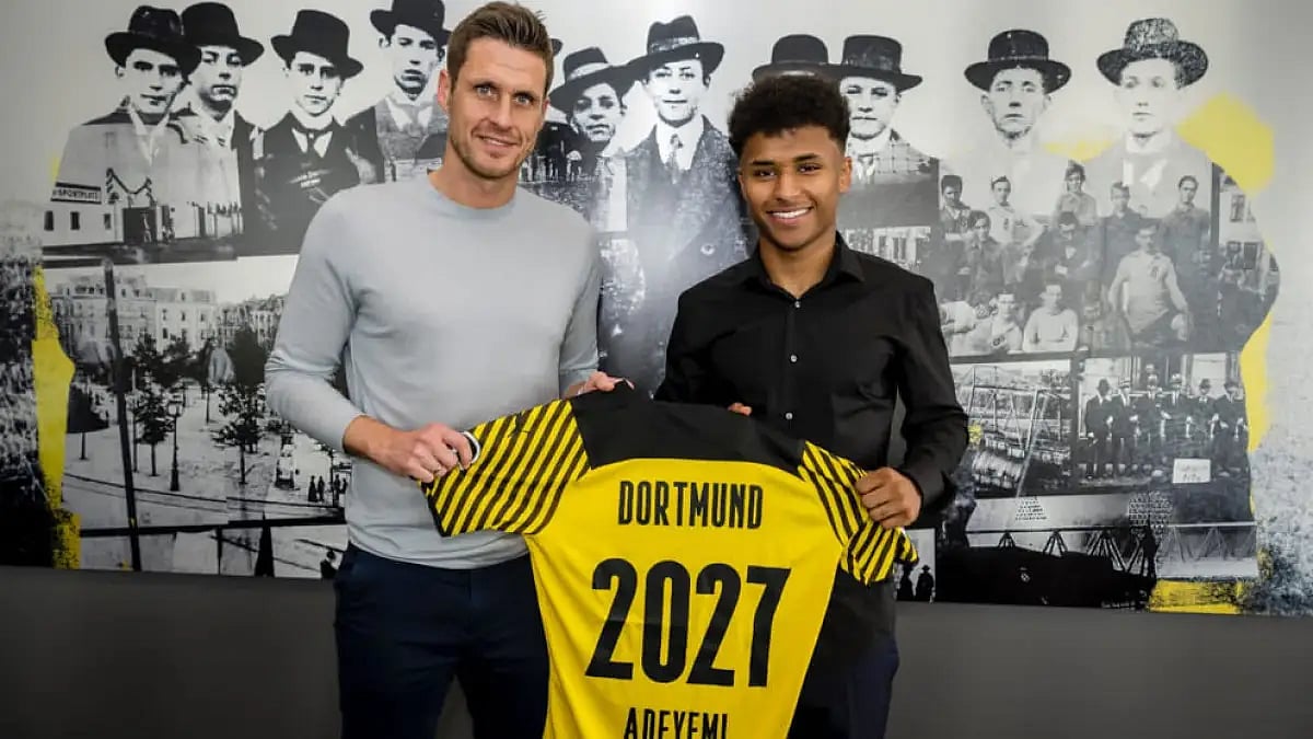 Karim Adeyemi signed a contract with Borussia Dortmund through June 2027.