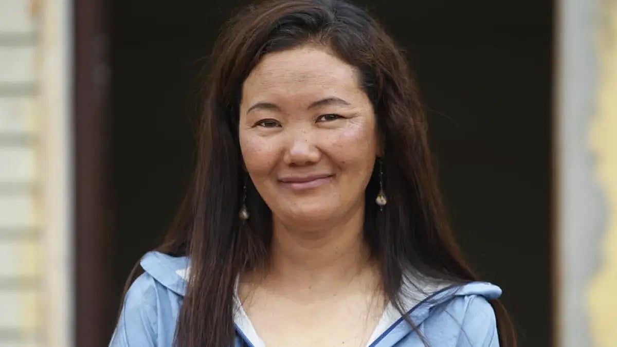 Lhakpa Sherpa was in good health and was safely descending from the Mount Everest peak.