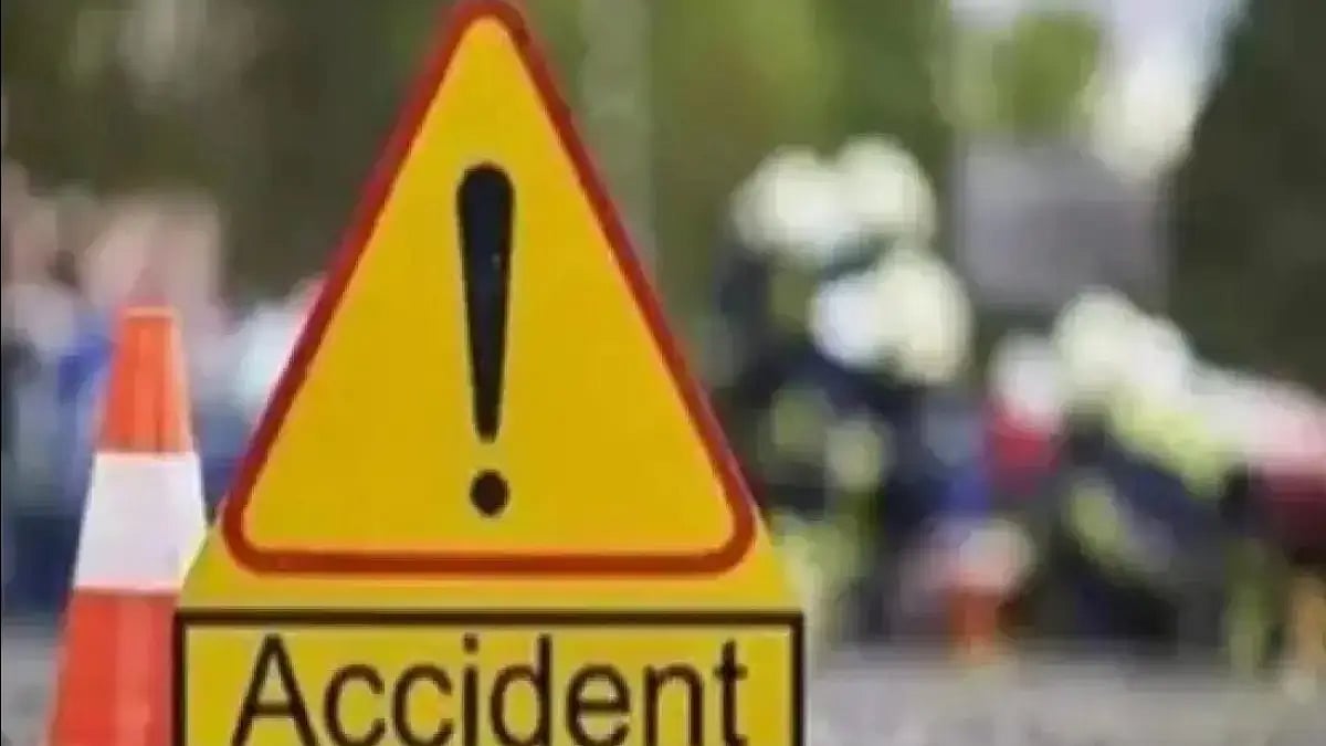 UP: 2 killed as bike hits divider on Lucknow-Agra expressway