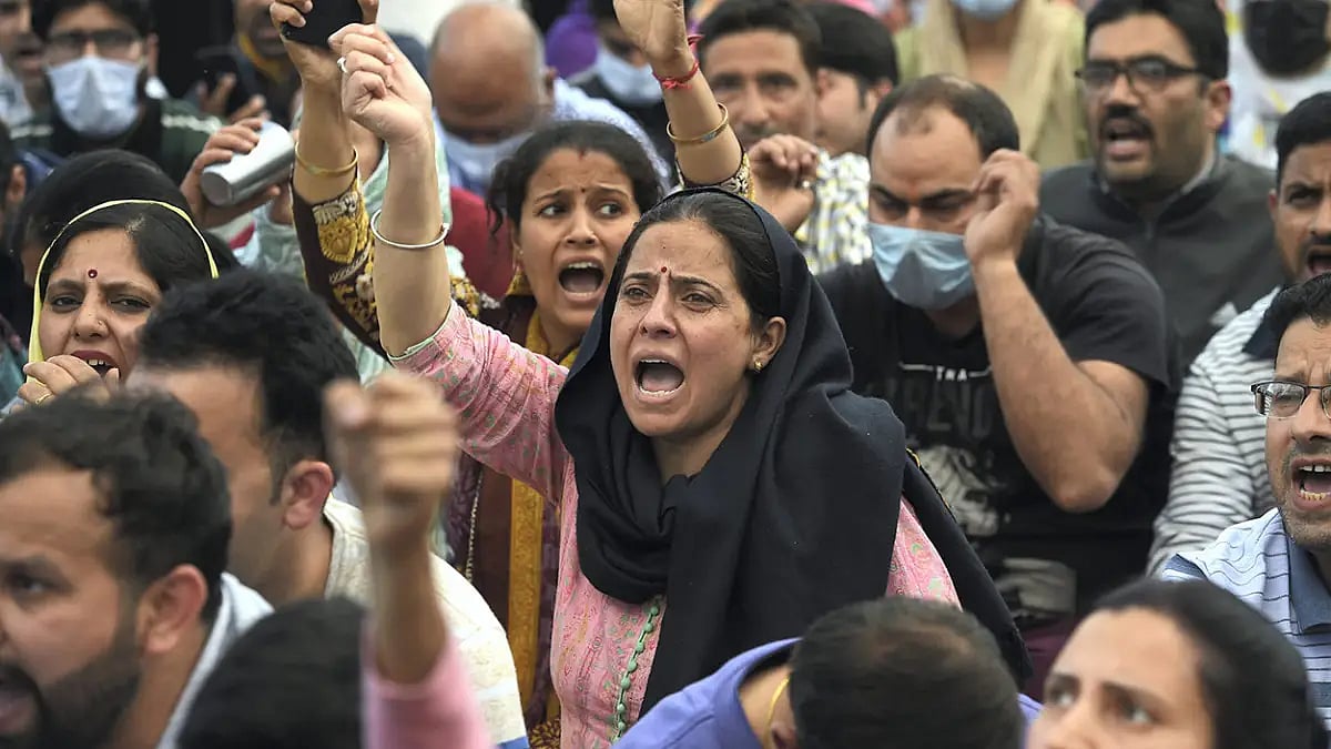 Targeted Killing Of Teacher In Kulgam Triggers Protests Across J&K, Kashmiri Pandit Employees Threaten Mass Migration