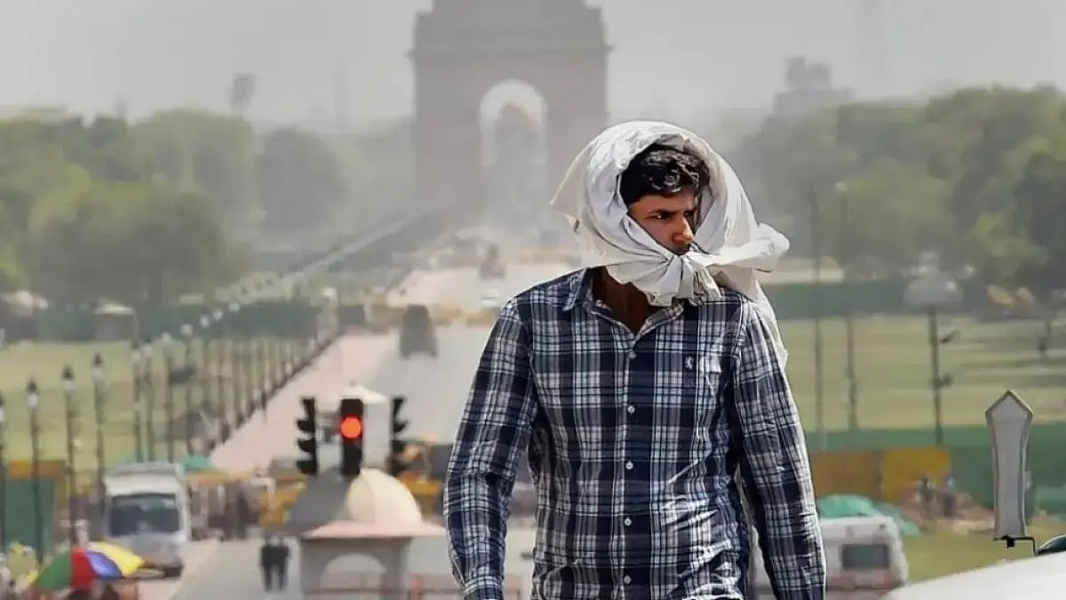 Heatwave sweeps Delhi. 