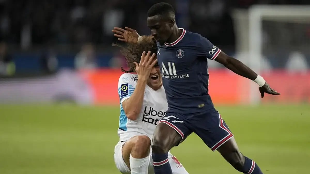 Matteo Guendouzi (left) duels for the ball with Idrissa Gueye during Ligue 1 match between PSG and M