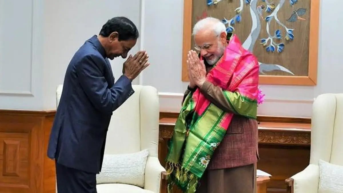 Telangana CM K Chandrashekar Rao (L) and PM Narendra Modi (R)