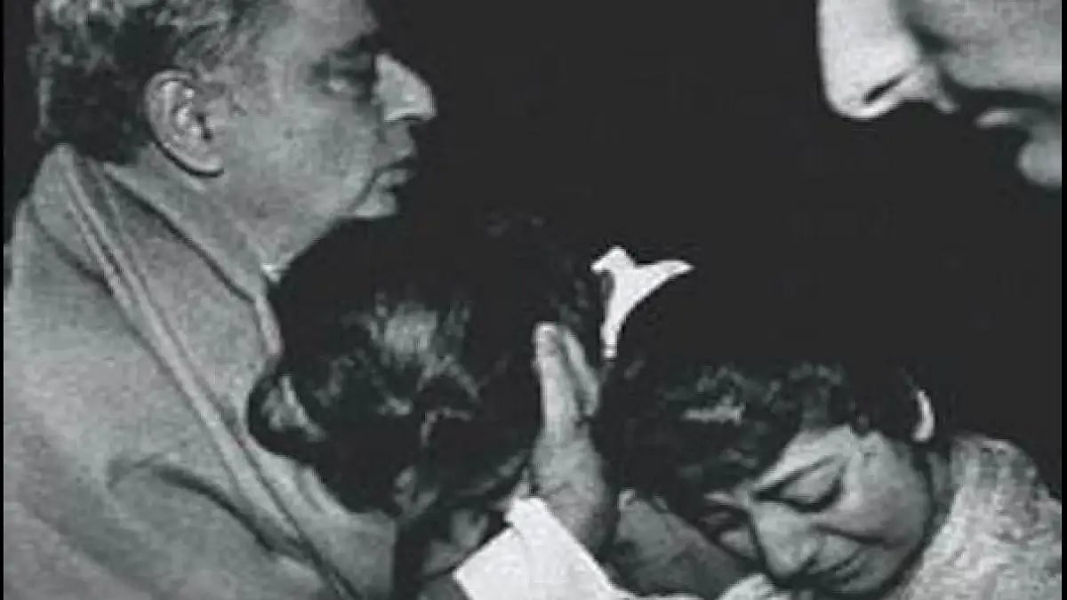 Rubaiya Sayeed with her father Mufti Mohammed after her release