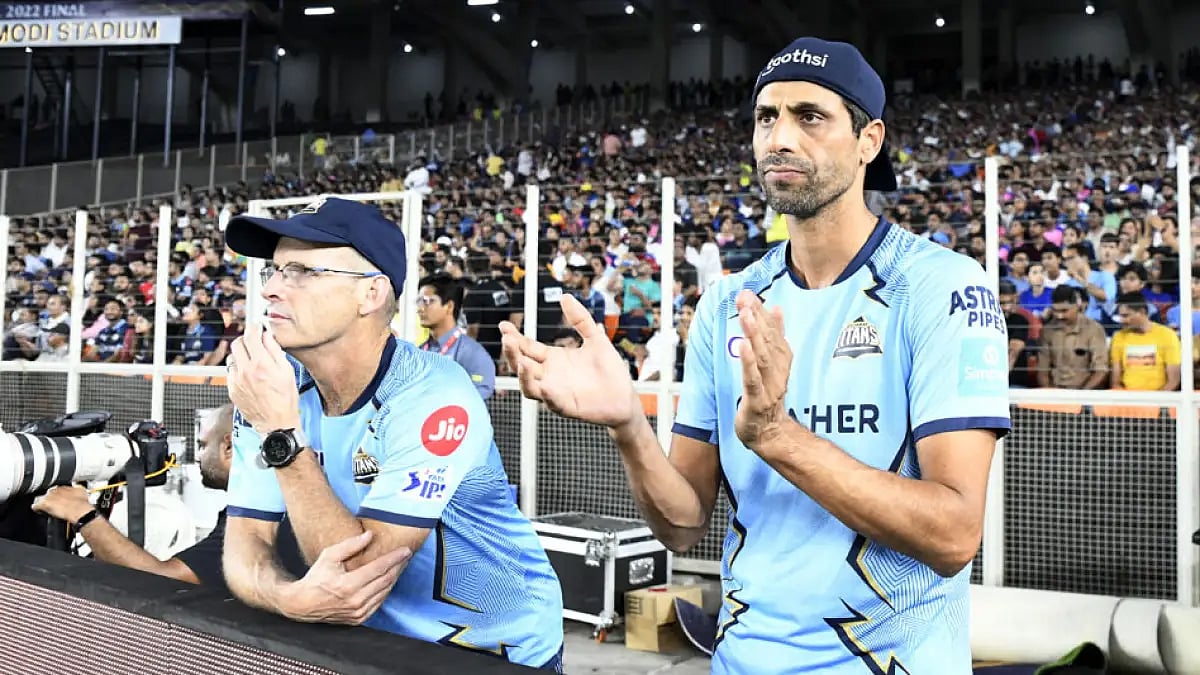 Gary Kirsten and Ashish Nehra watch IPL 2022 final between Gujarat Titans and Rajasthan Royals. - File photo